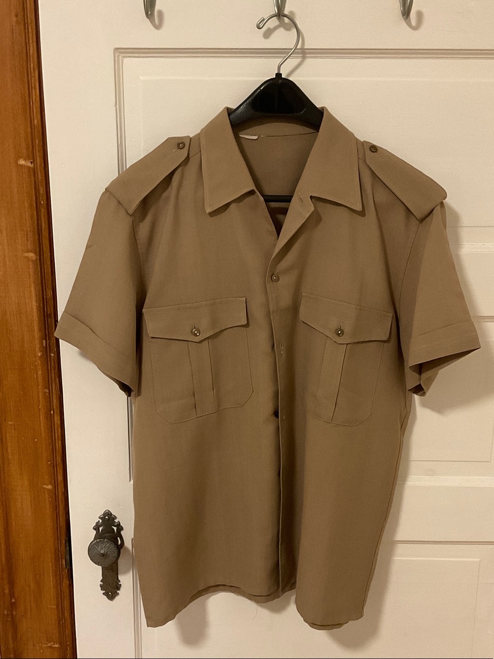 Men's Short-Sleeve Military-Style Shirt in Khaki/Brown
